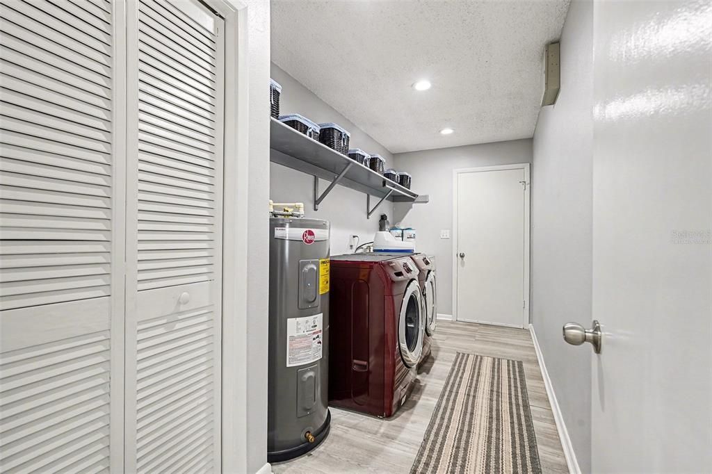 Activo con contrato: $547,500 (4 camas, 3 baños, 2444 Pies cuadrados)