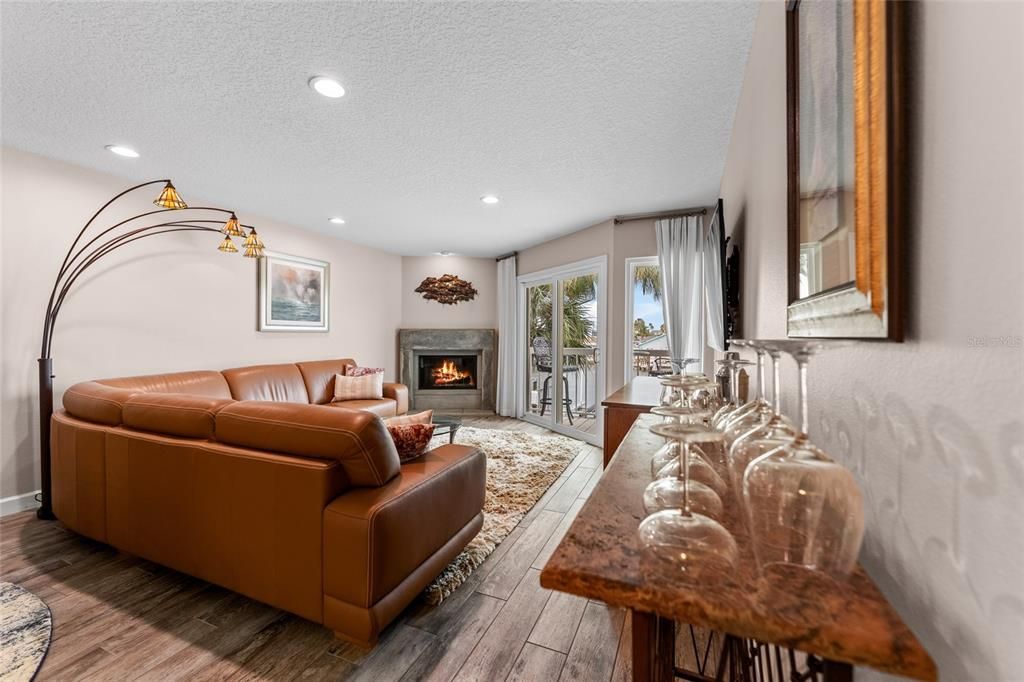 En Venta: $799,000 (3 camas, 3 baños, 1656 Pies cuadrados)
