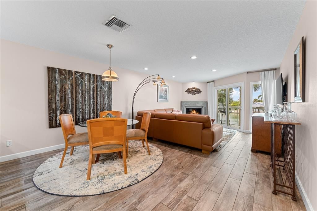 En Venta: $799,000 (3 camas, 3 baños, 1656 Pies cuadrados)