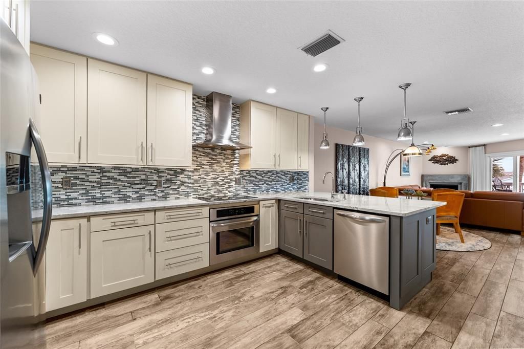 En Venta: $799,000 (3 camas, 3 baños, 1656 Pies cuadrados)