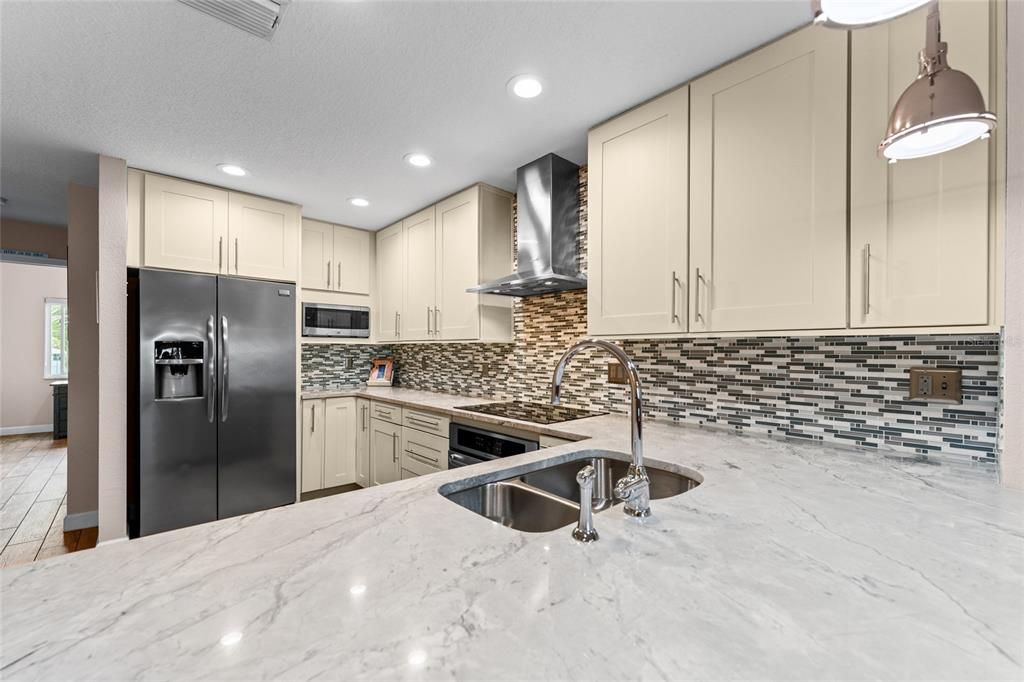 En Venta: $799,000 (3 camas, 3 baños, 1656 Pies cuadrados)