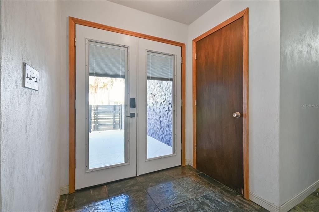 На продажу: $424,000 (2 спален, 2 ванн, 1987 Квадратных фут)