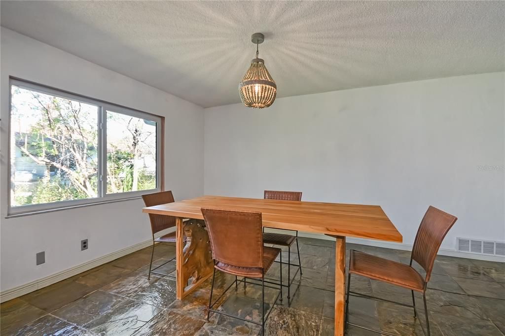 На продажу: $424,000 (2 спален, 2 ванн, 1987 Квадратных фут)
