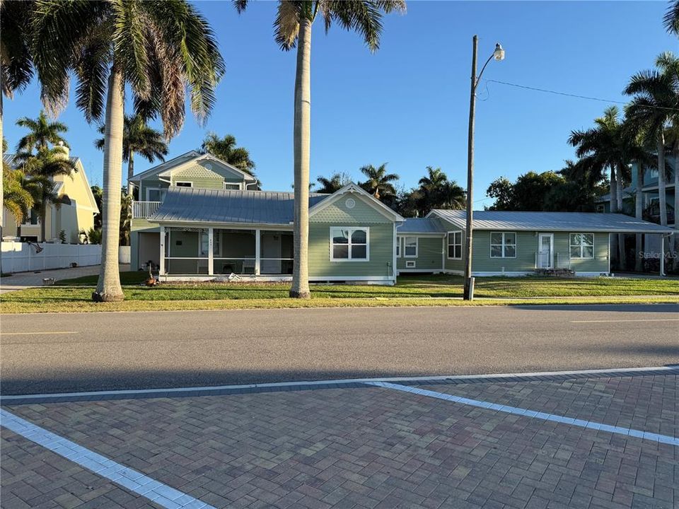 Activo con contrato: $650,000 (4 camas, 4 baños, 3204 Pies cuadrados)