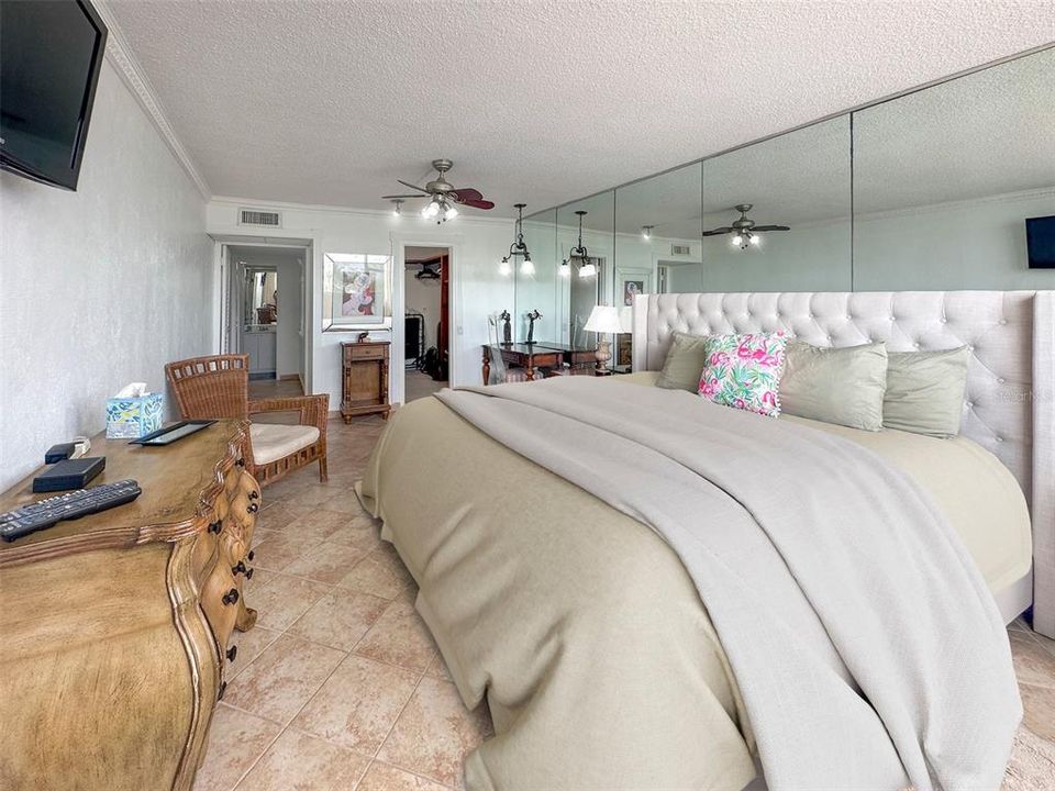 For Sale: $800,000 (3 beds, 2 baths, 1700 Square Feet)