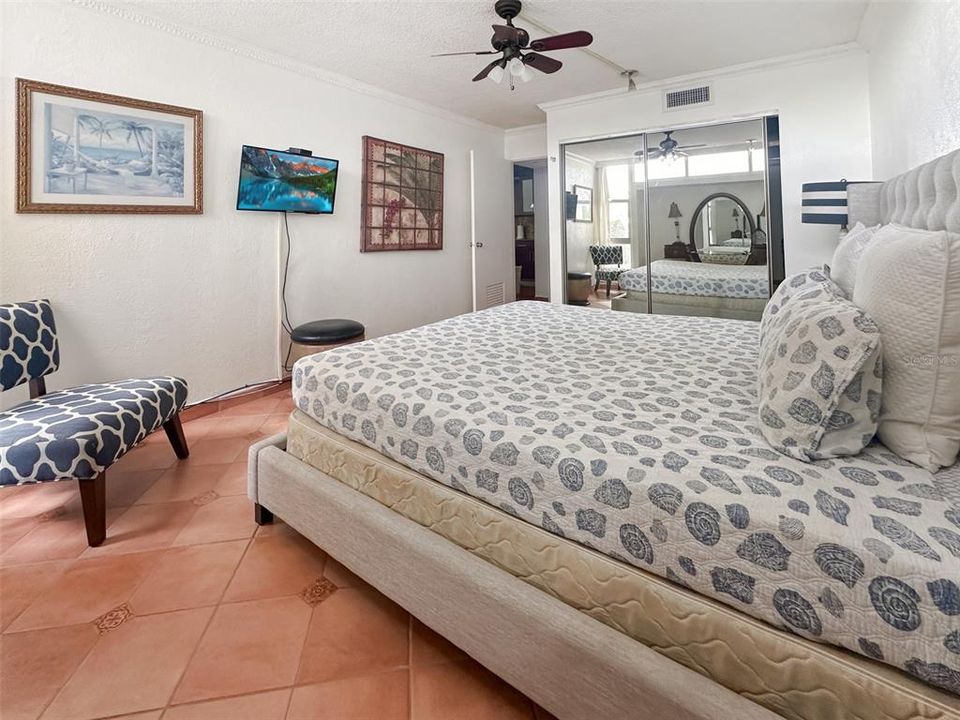 For Sale: $800,000 (3 beds, 2 baths, 1700 Square Feet)