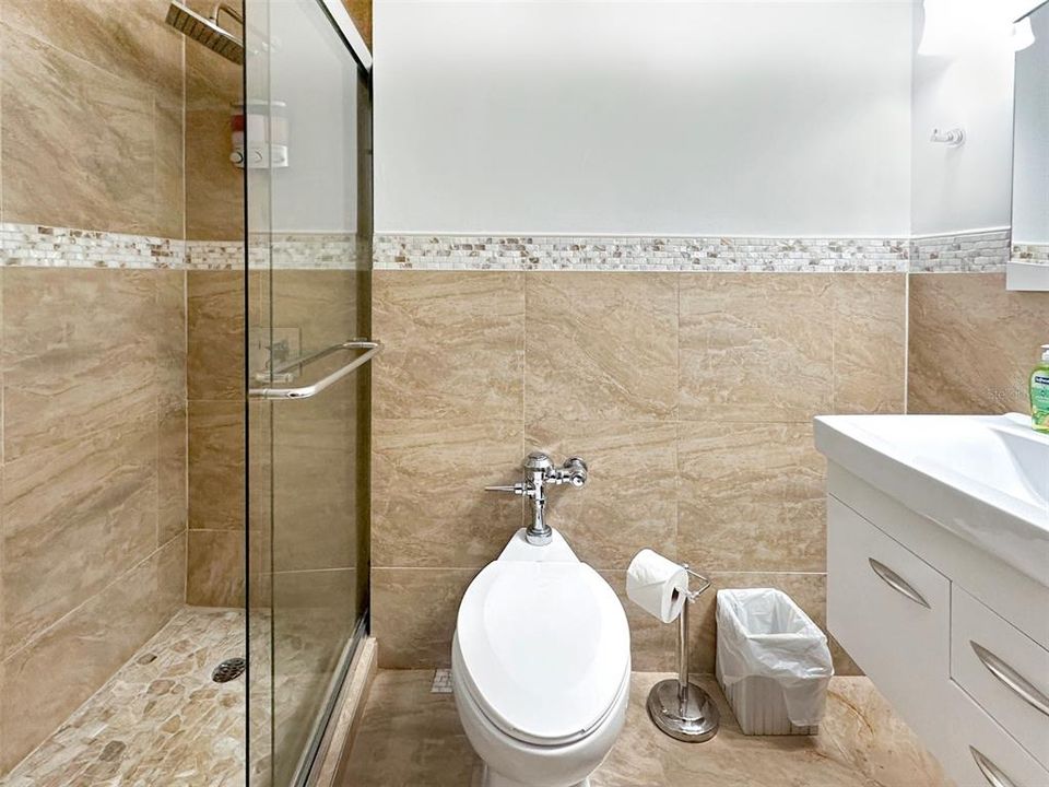 For Sale: $800,000 (3 beds, 2 baths, 1700 Square Feet)