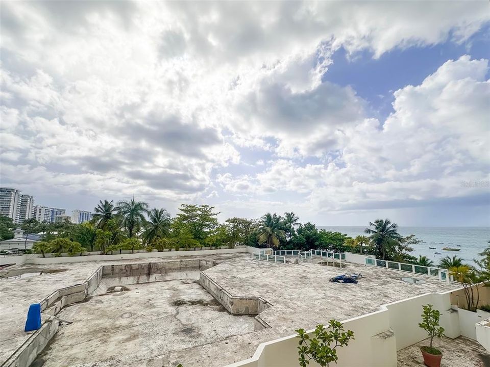 For Sale: $800,000 (3 beds, 2 baths, 1700 Square Feet)