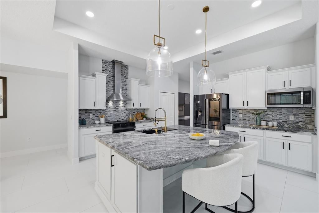 Active With Contract: $995,000 (5 beds, 3 baths, 3521 Square Feet)