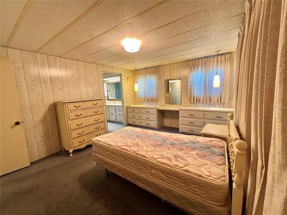 На продажу: $119,000 (2 спален, 2 ванн, 1350 Квадратных фут)
