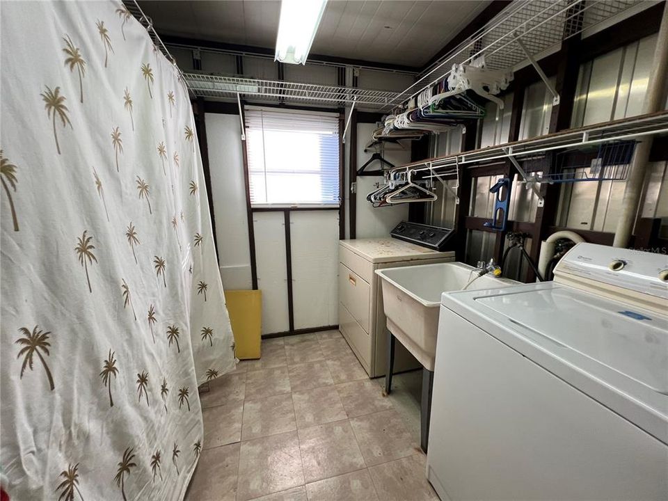 На продажу: $119,000 (2 спален, 2 ванн, 1350 Квадратных фут)