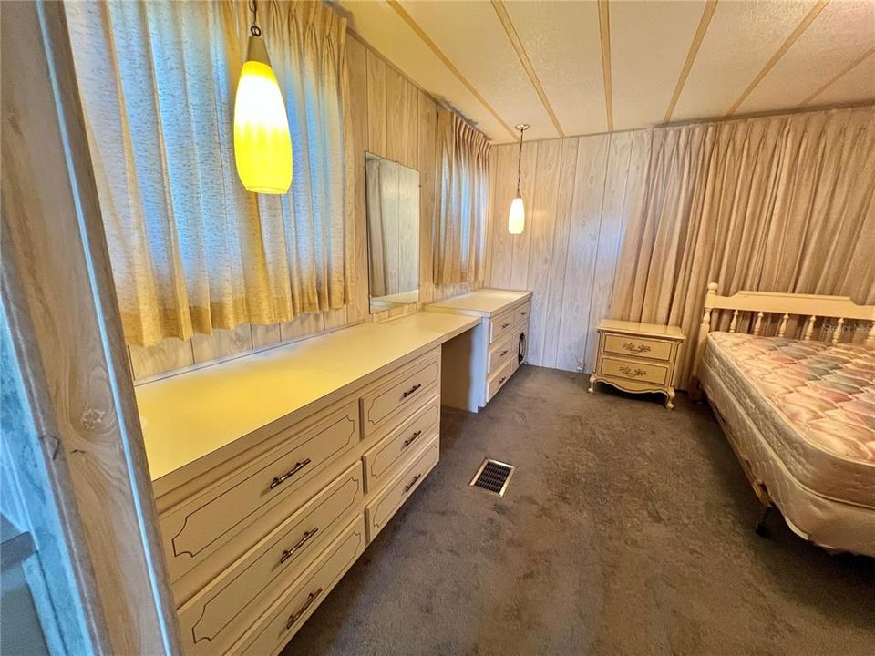 На продажу: $119,000 (2 спален, 2 ванн, 1350 Квадратных фут)