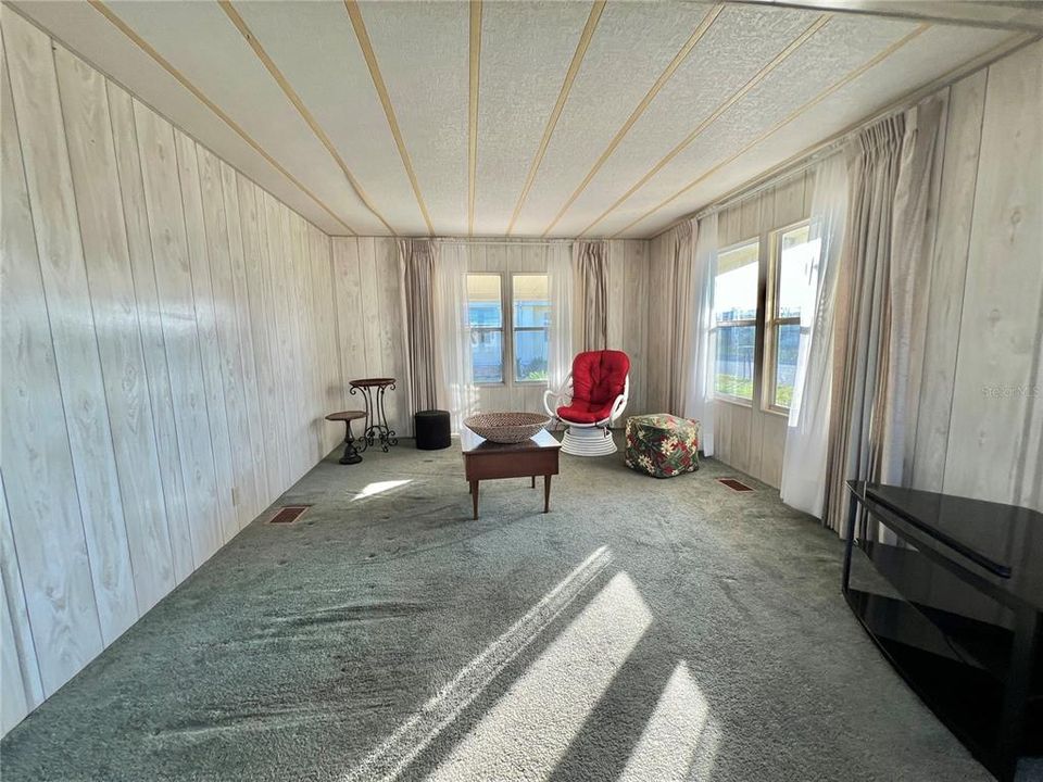 На продажу: $119,000 (2 спален, 2 ванн, 1350 Квадратных фут)