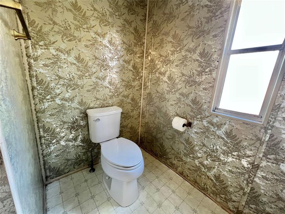 На продажу: $119,000 (2 спален, 2 ванн, 1350 Квадратных фут)