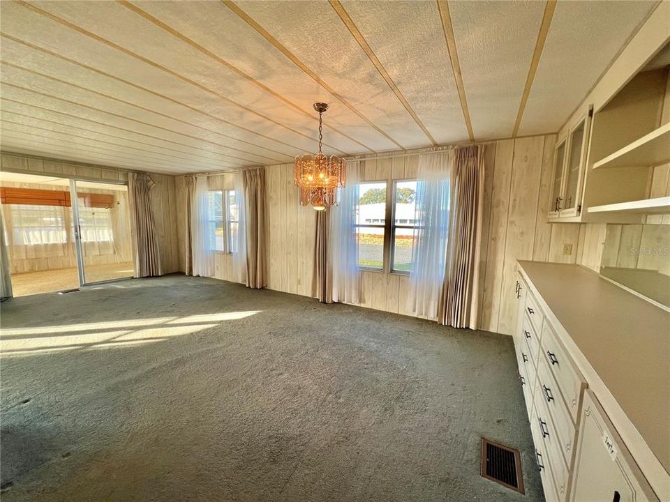 На продажу: $119,000 (2 спален, 2 ванн, 1350 Квадратных фут)