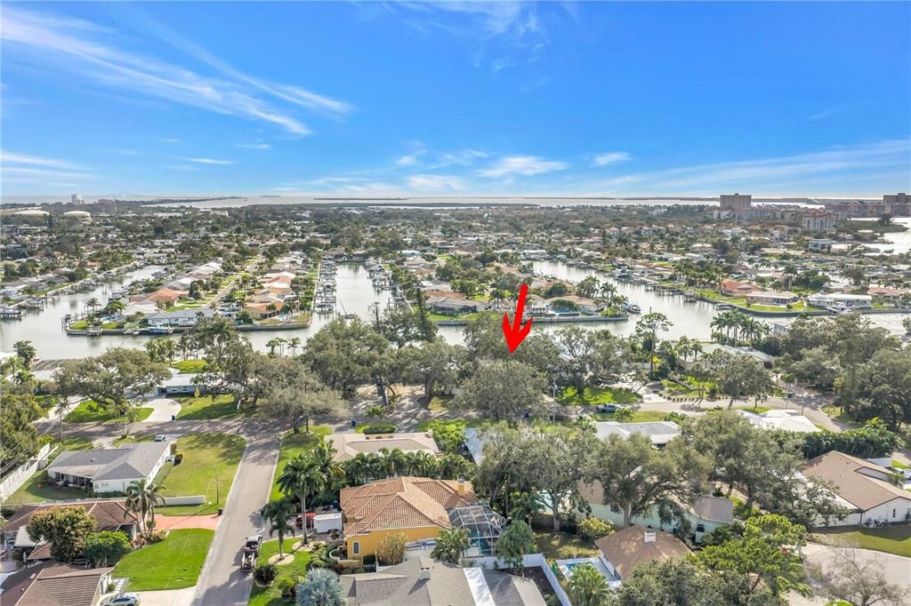 На продажу: $1,999,900 (0.65 acres)