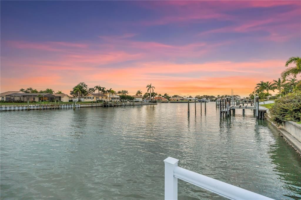 На продажу: $1,999,900 (0.65 acres)