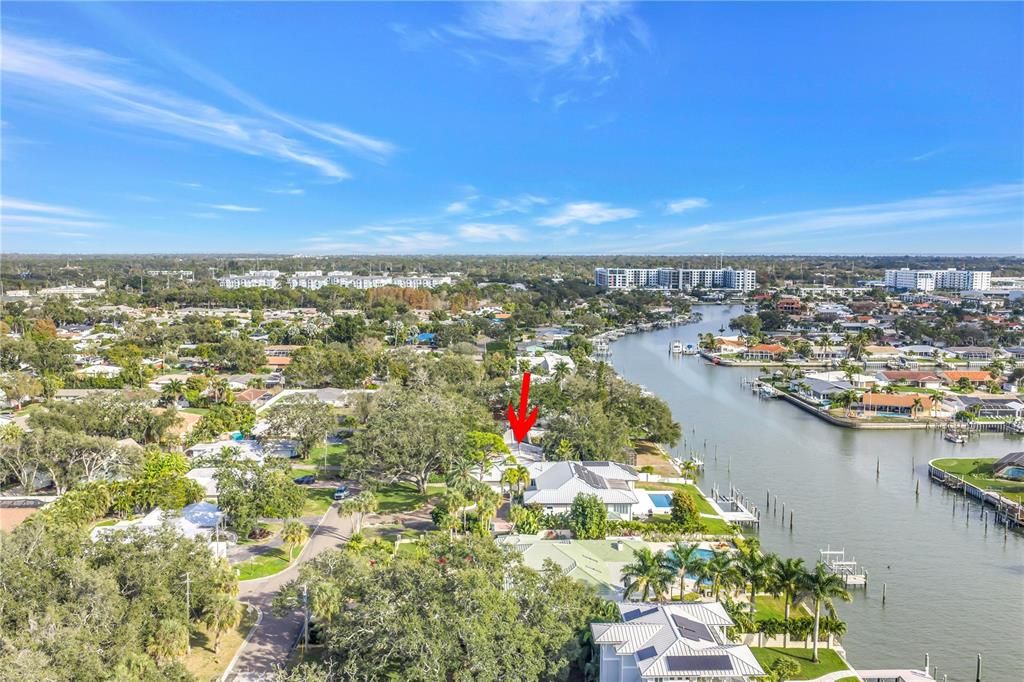 На продажу: $1,999,900 (0.65 acres)