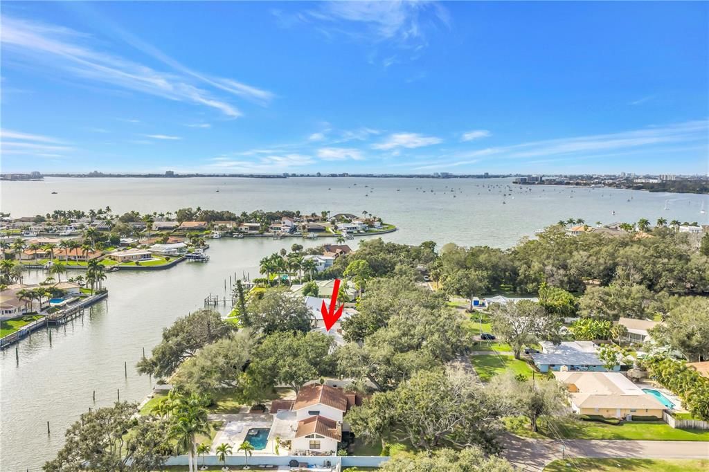 На продажу: $1,999,900 (0.65 acres)