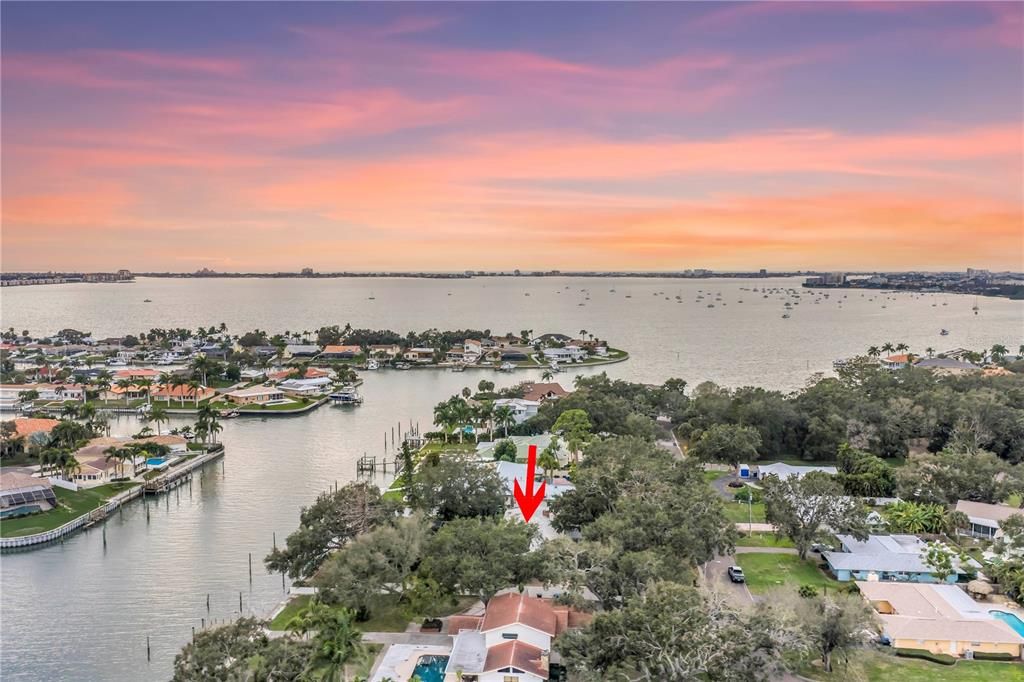 На продажу: $1,999,900 (0.65 acres)