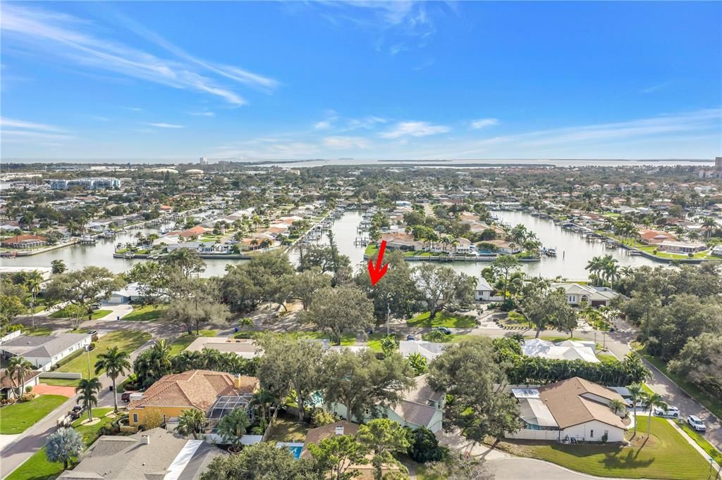 На продажу: $1,999,900 (0.65 acres)