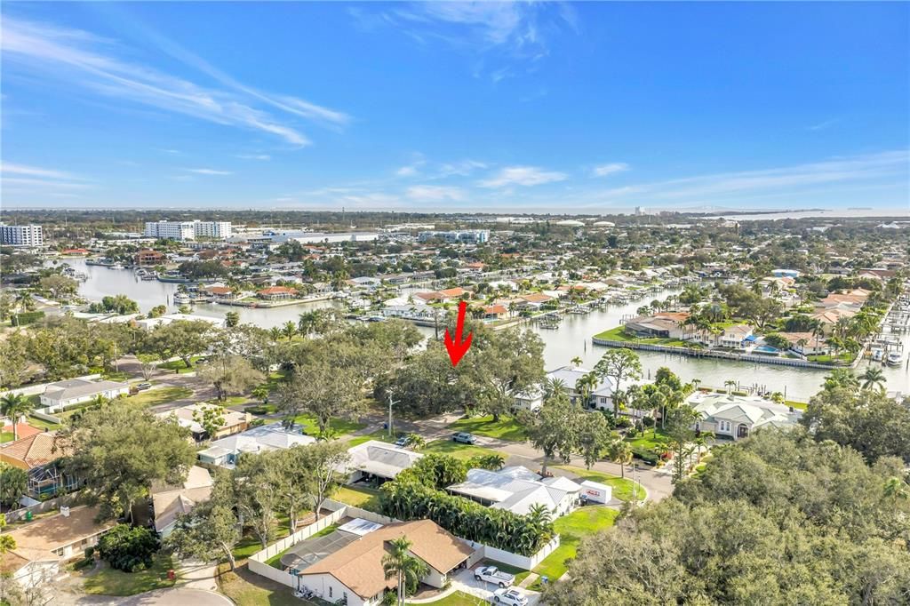 На продажу: $1,999,900 (0.65 acres)