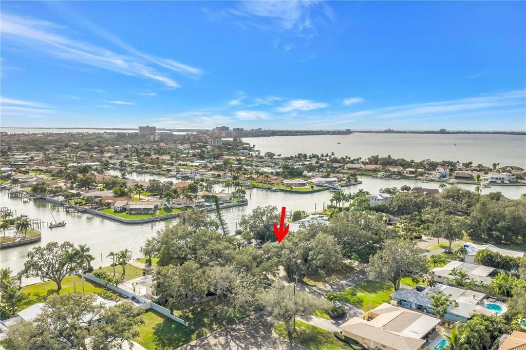 На продажу: $1,999,900 (0.65 acres)