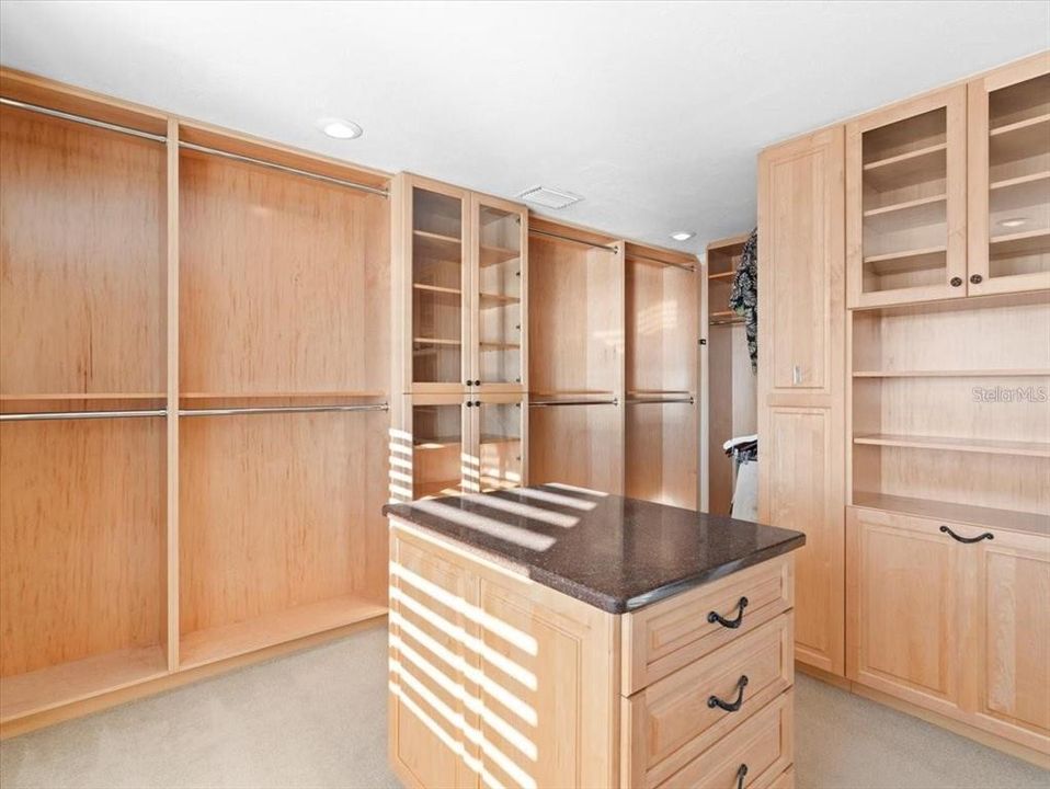 На продажу: $3,850,000 (6 спален, 3 ванн, 5223 Квадратных фут)