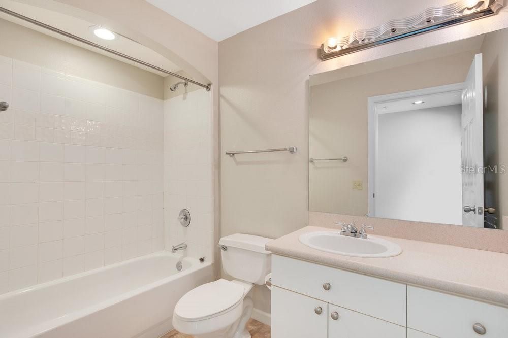 For Sale: $429,900 (2 beds, 2 baths, 1317 Square Feet)