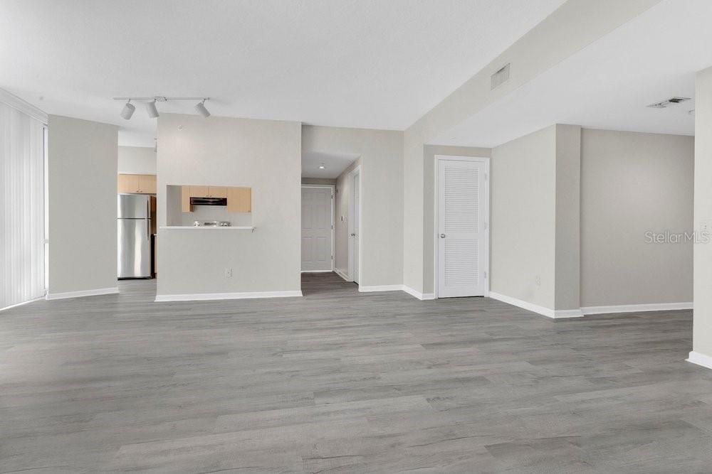 For Sale: $429,900 (2 beds, 2 baths, 1317 Square Feet)
