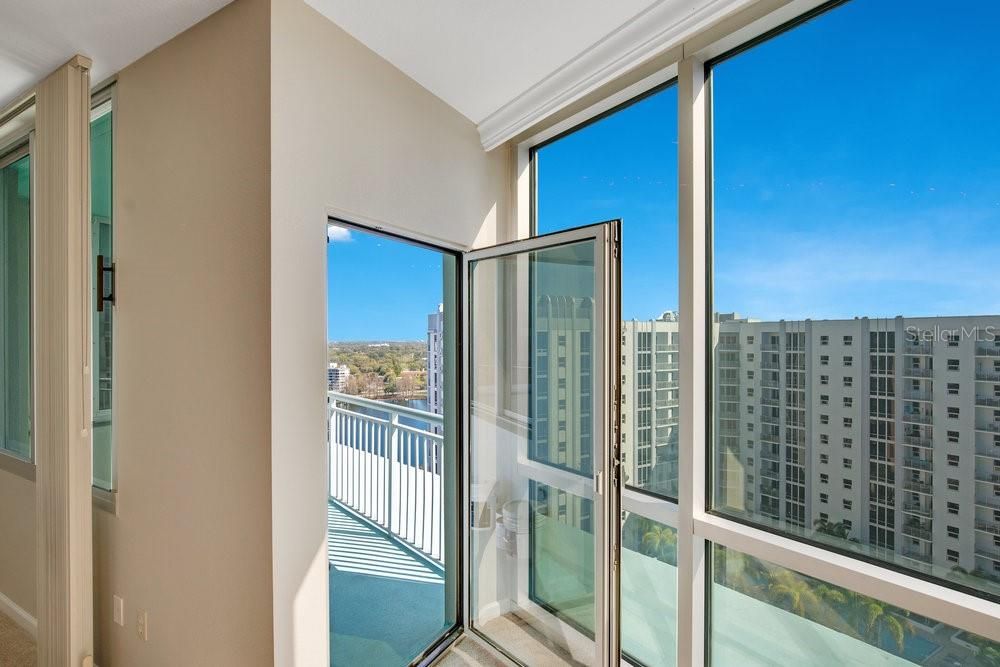 For Sale: $429,900 (2 beds, 2 baths, 1317 Square Feet)
