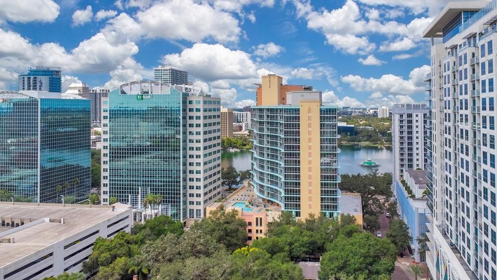 For Sale: $429,900 (2 beds, 2 baths, 1317 Square Feet)
