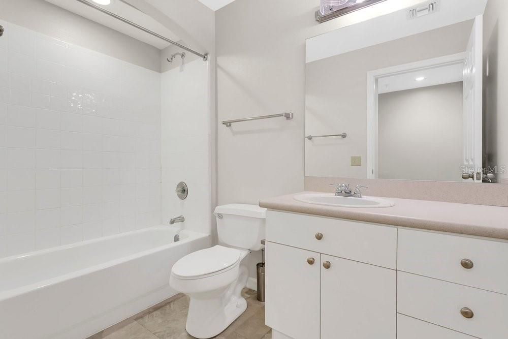 For Sale: $429,900 (2 beds, 2 baths, 1317 Square Feet)