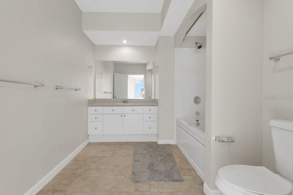 For Sale: $429,900 (2 beds, 2 baths, 1317 Square Feet)