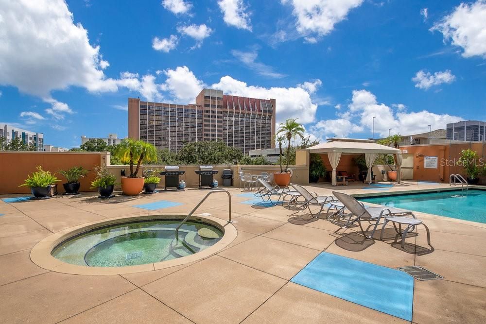 For Sale: $429,900 (2 beds, 2 baths, 1317 Square Feet)