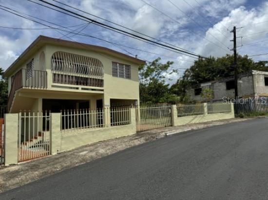 Vendido Recientemente: $150,000 (4 camas, 2 baños, 3535 Pies cuadrados)