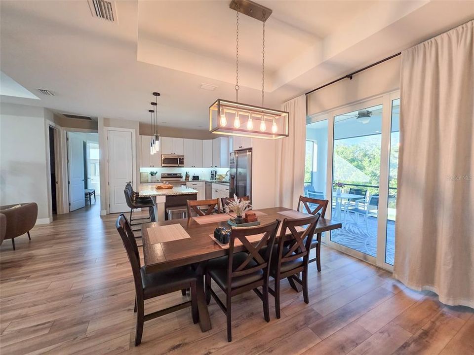 En Venta: $599,000 (4 camas, 2 baños, 1696 Pies cuadrados)