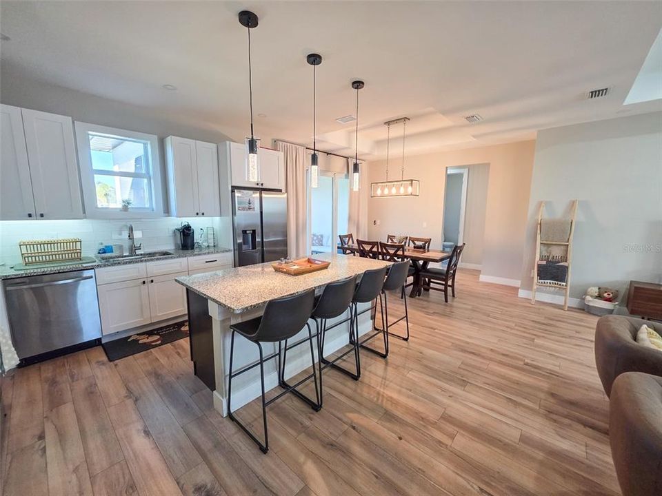 En Venta: $599,000 (4 camas, 2 baños, 1696 Pies cuadrados)