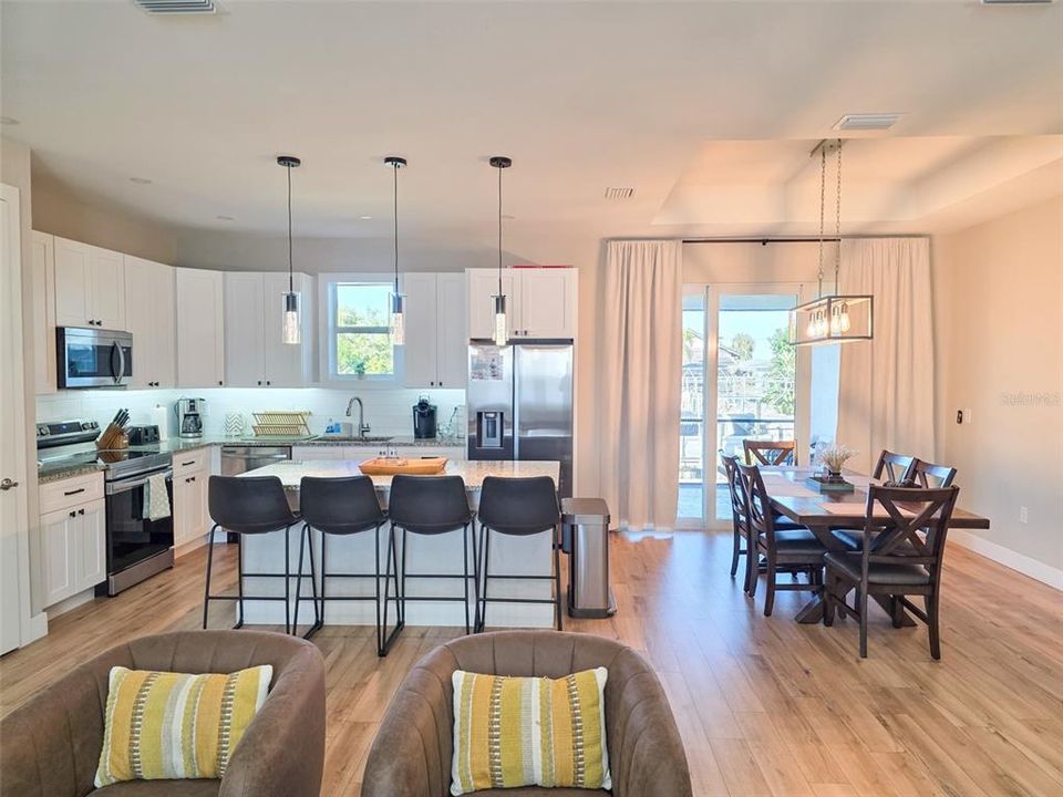 En Venta: $599,000 (4 camas, 2 baños, 1696 Pies cuadrados)