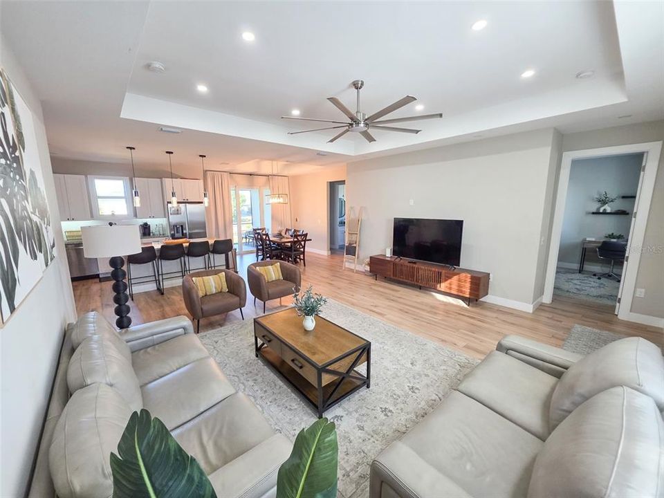 En Venta: $599,000 (4 camas, 2 baños, 1696 Pies cuadrados)