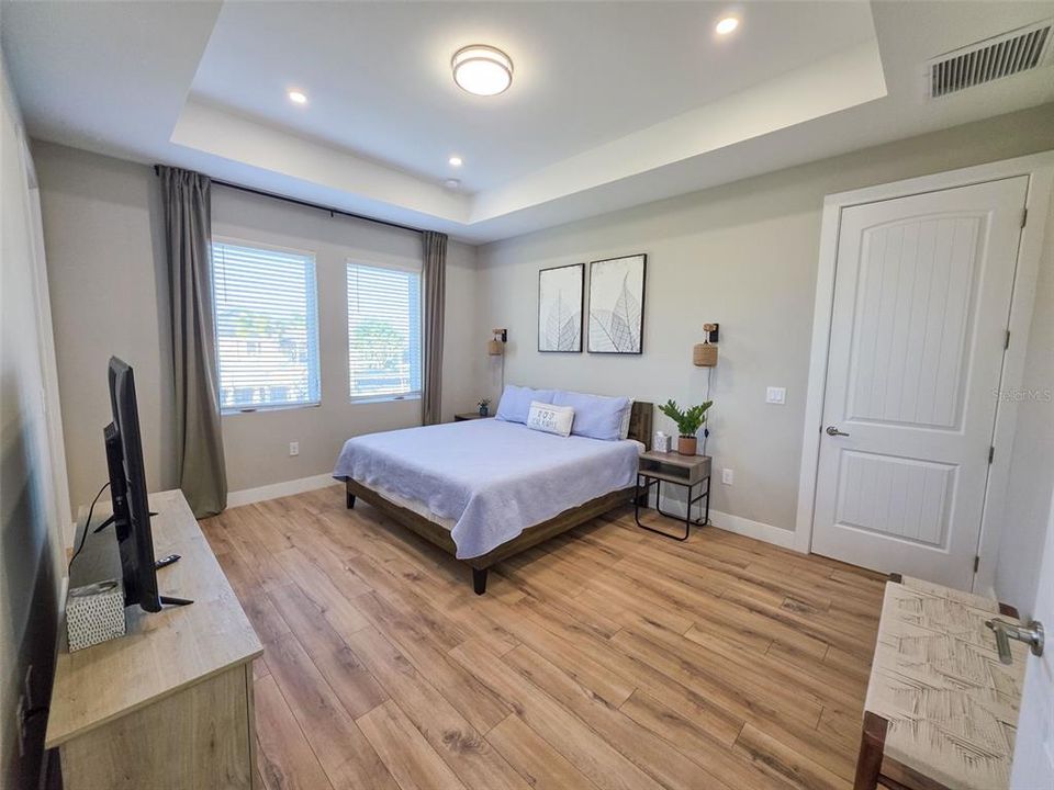 En Venta: $599,000 (4 camas, 2 baños, 1696 Pies cuadrados)