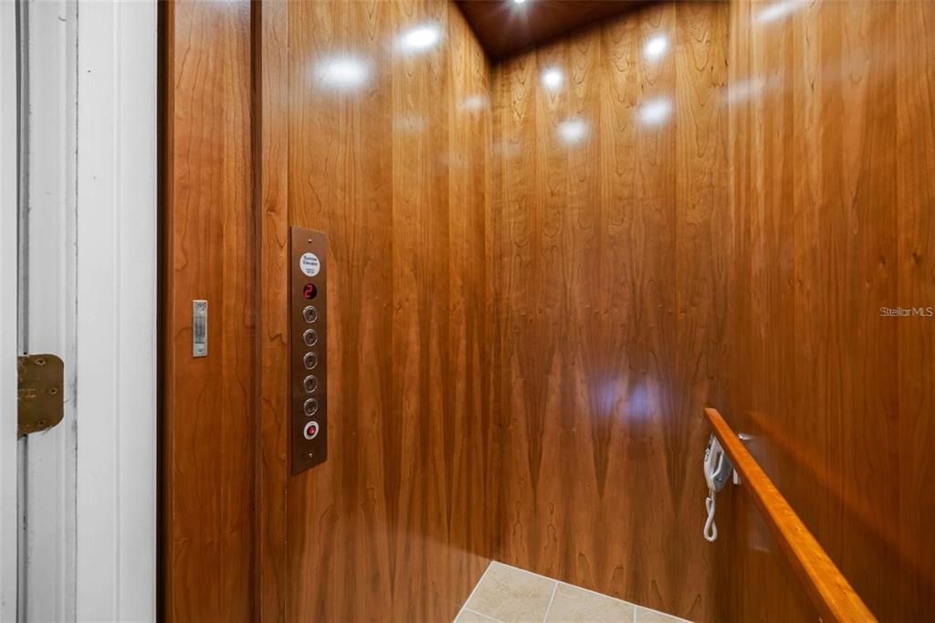 На продажу: $799,900 (3 спален, 3 ванн, 2544 Квадратных фут)