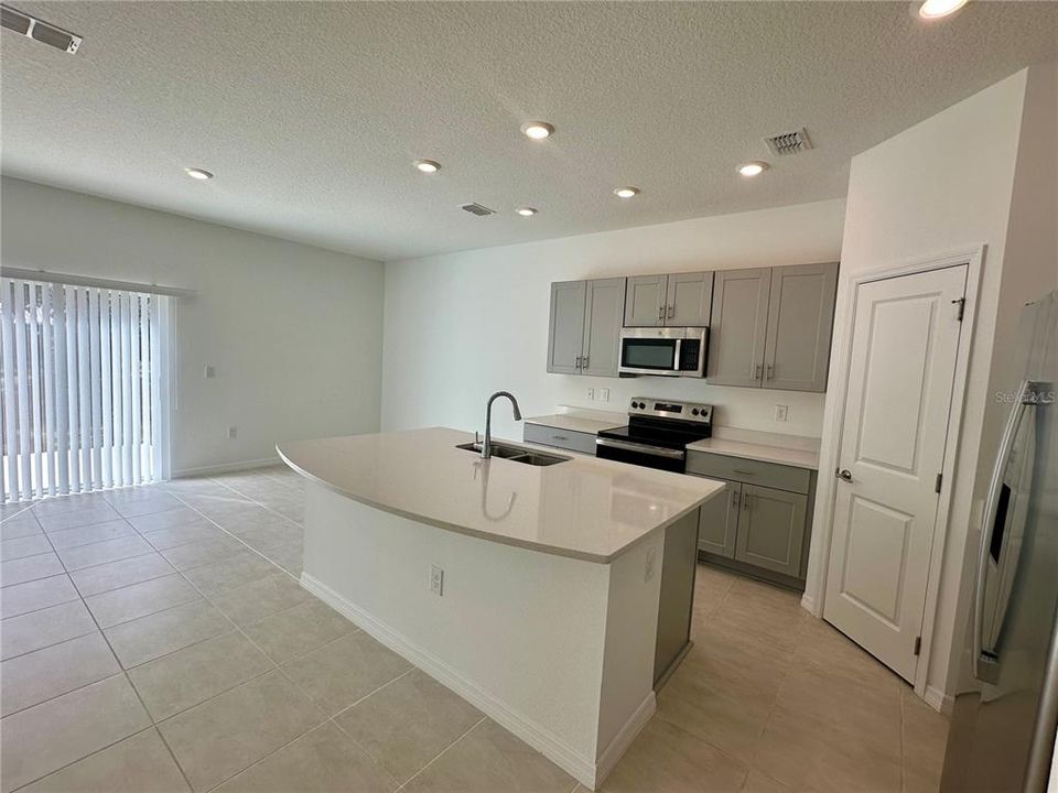 For Sale: $239,900 (3 beds, 2 baths, 1373 Square Feet)