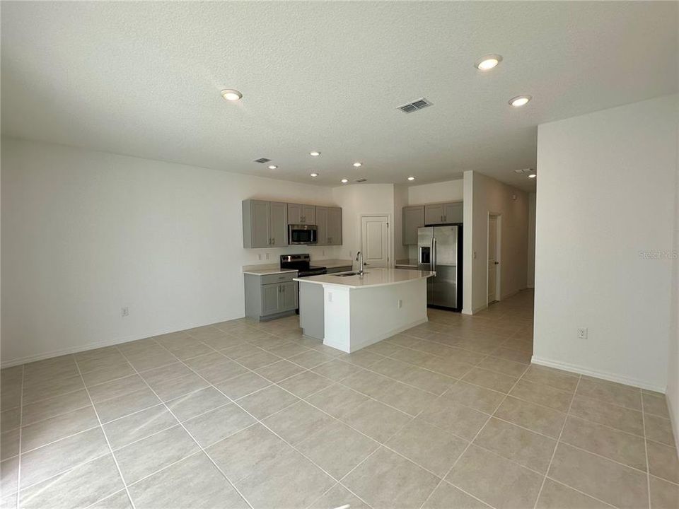 For Sale: $239,900 (3 beds, 2 baths, 1373 Square Feet)