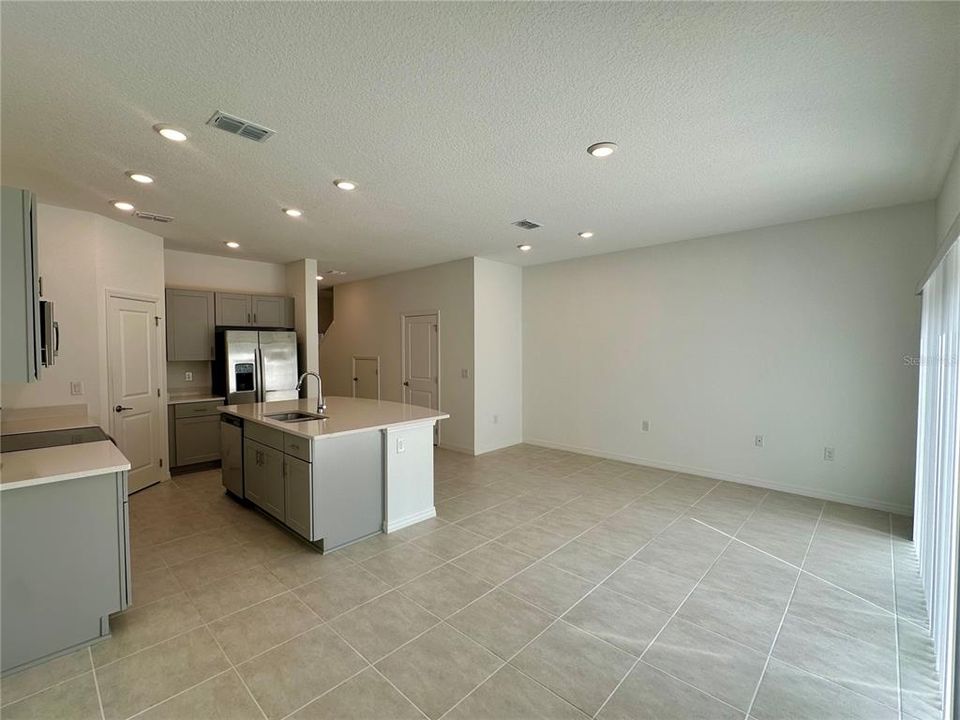 For Sale: $239,900 (3 beds, 2 baths, 1373 Square Feet)