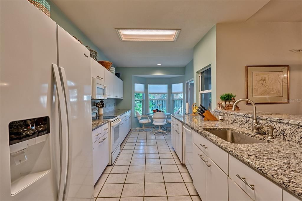 Activo con contrato: $385,000 (3 camas, 2 baños, 1862 Pies cuadrados)