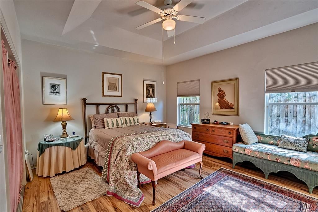 Activo con contrato: $385,000 (3 camas, 2 baños, 1862 Pies cuadrados)