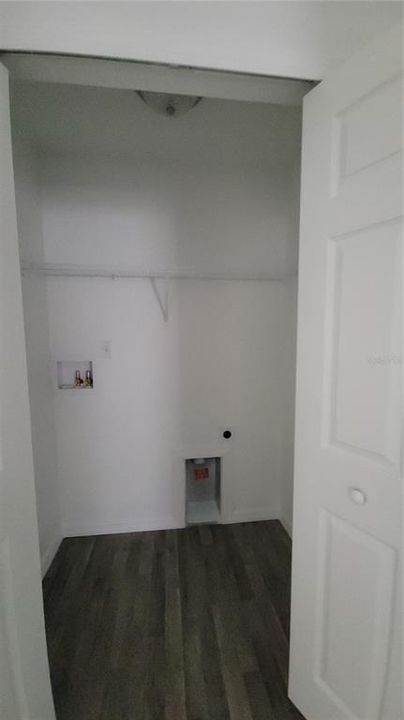 Под контрактом: $176,000 (2 спален, 1 ванн, 1111 Квадратных фут)