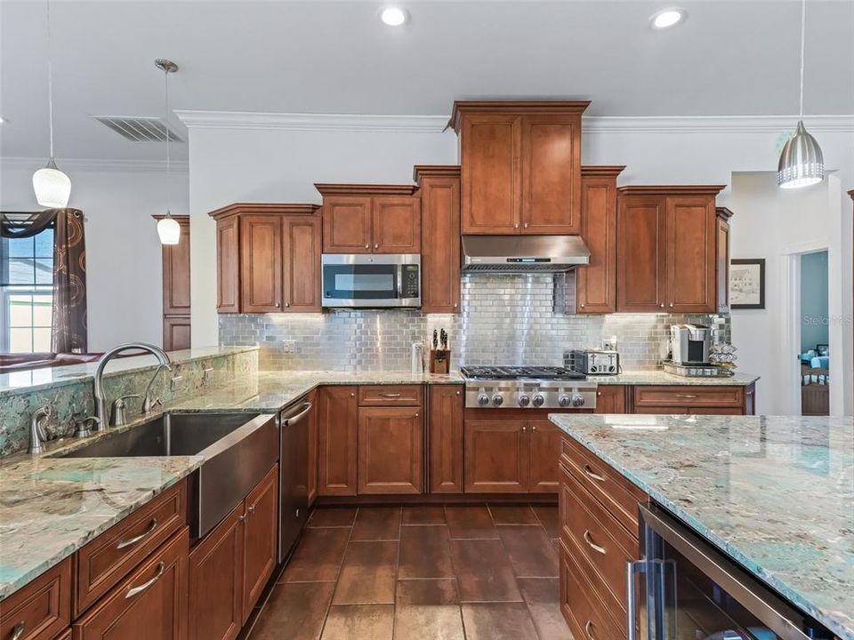 En Venta: $2,675,000 (7 camas, 7 baños, 5830 Pies cuadrados)