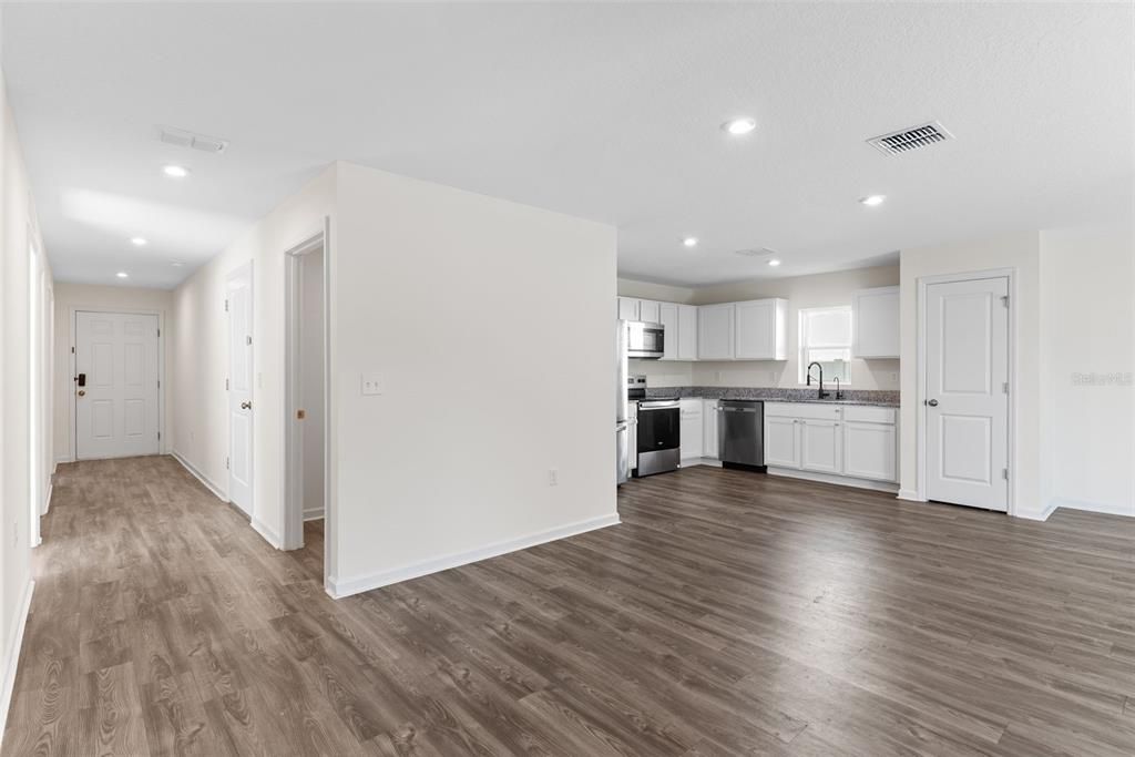For Sale: $255,000 (3 beds, 2 baths, 1265 Square Feet)